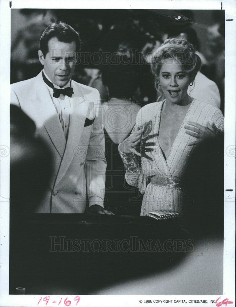 1986 Press Photo Bruce Willis and Cybil Shepherd in &quot;Moonlighting&quot; - Historic Images