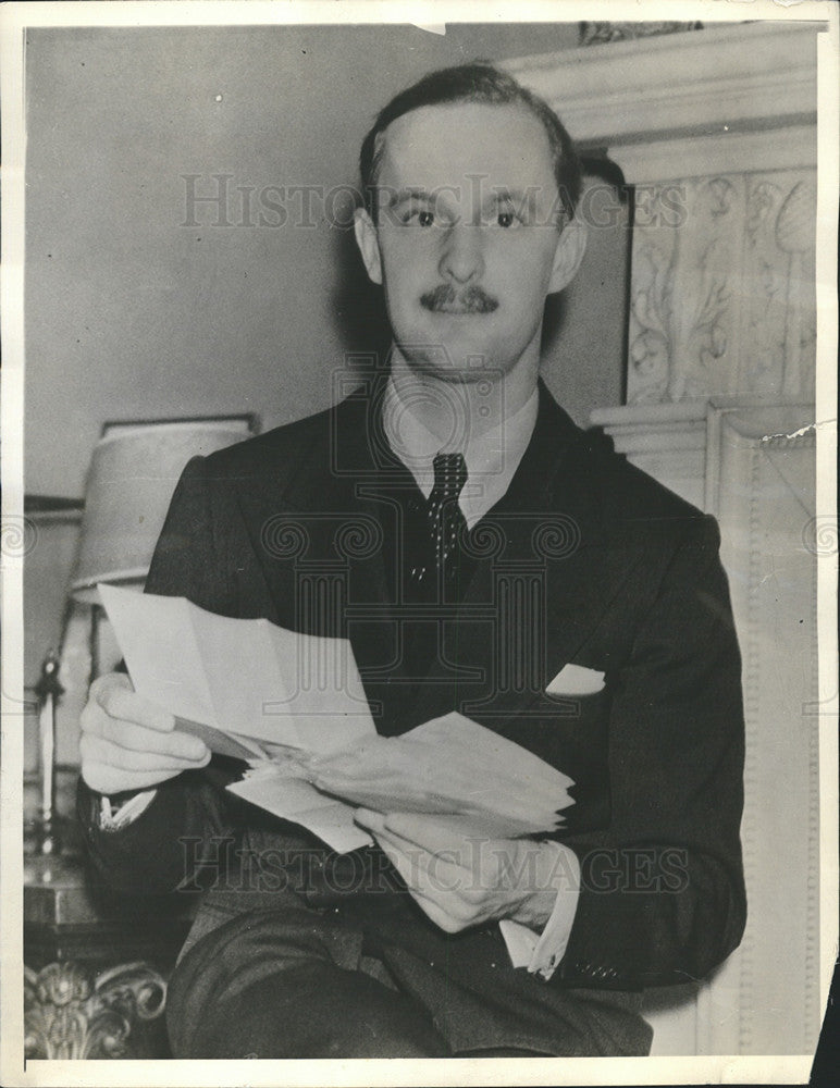 1935 Press Photo Hon. W.W. Astor Telegrams Election House Commons - Historic Images