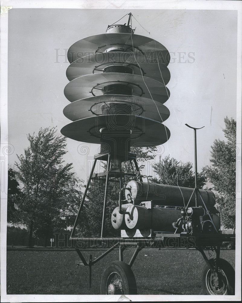 1946 Press Photo Experimental Station Oil Burning Heat Protects Frost From Crops - Historic Images