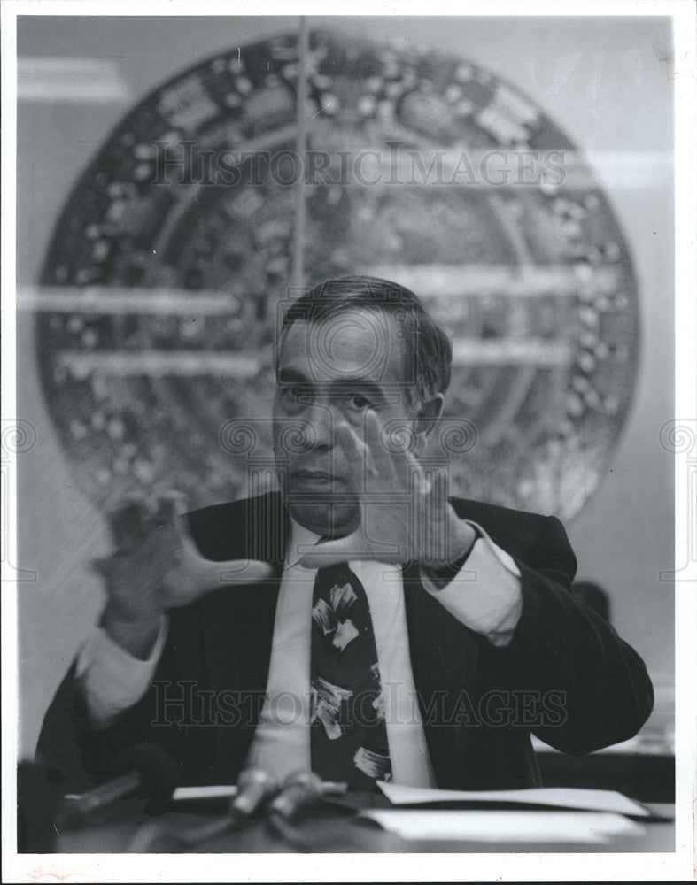 1992 Press Photo Oliver A Farres, Mexican Consulate in the Midwest - Historic Images
