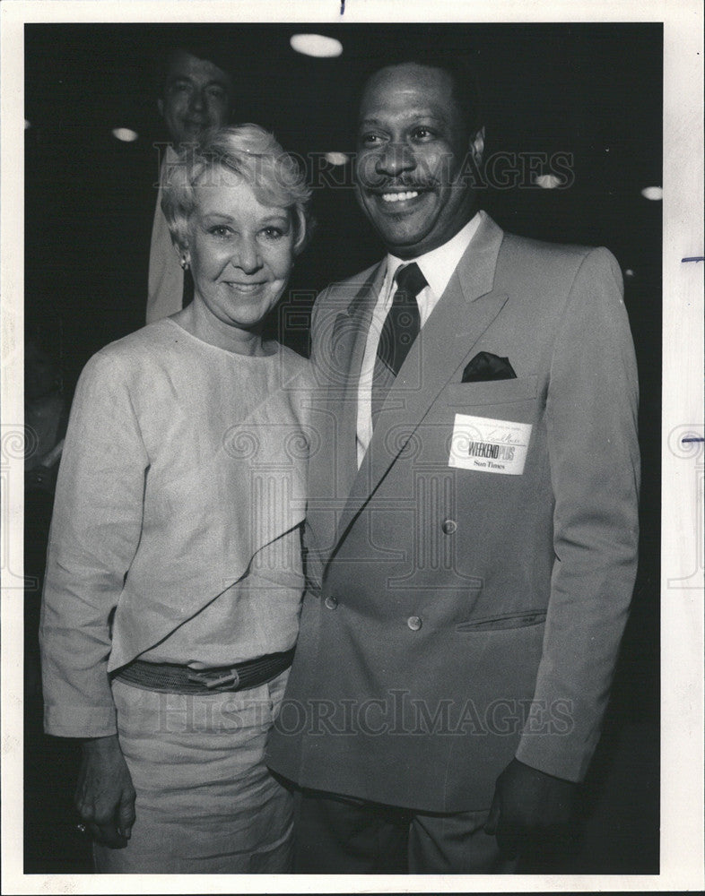 1985 Press Photo Former Mayor Jane Byrne Jose Faulkner Congress Racial Equality - Historic Images