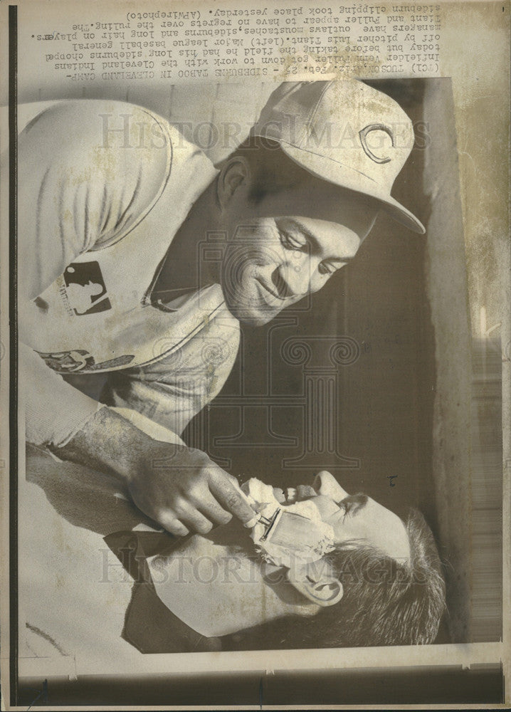 1969 Press Photo of Luis Tiant shaving Vern Fuller of Cleveland Indians - Historic Images