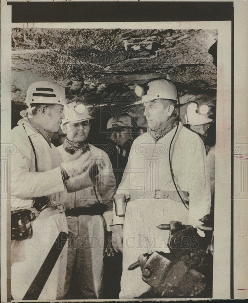 1974 Press Photo Poland&#39;s Communist Leader Edward Gierek (L)Visits Ohio Mine - Historic Images