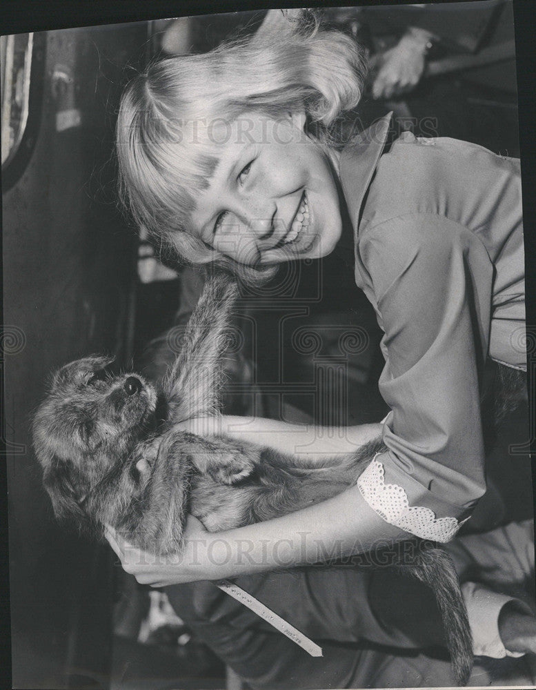 1963 Press Photo Karen House Received Puppy From Mrs Kennedy - Historic Images