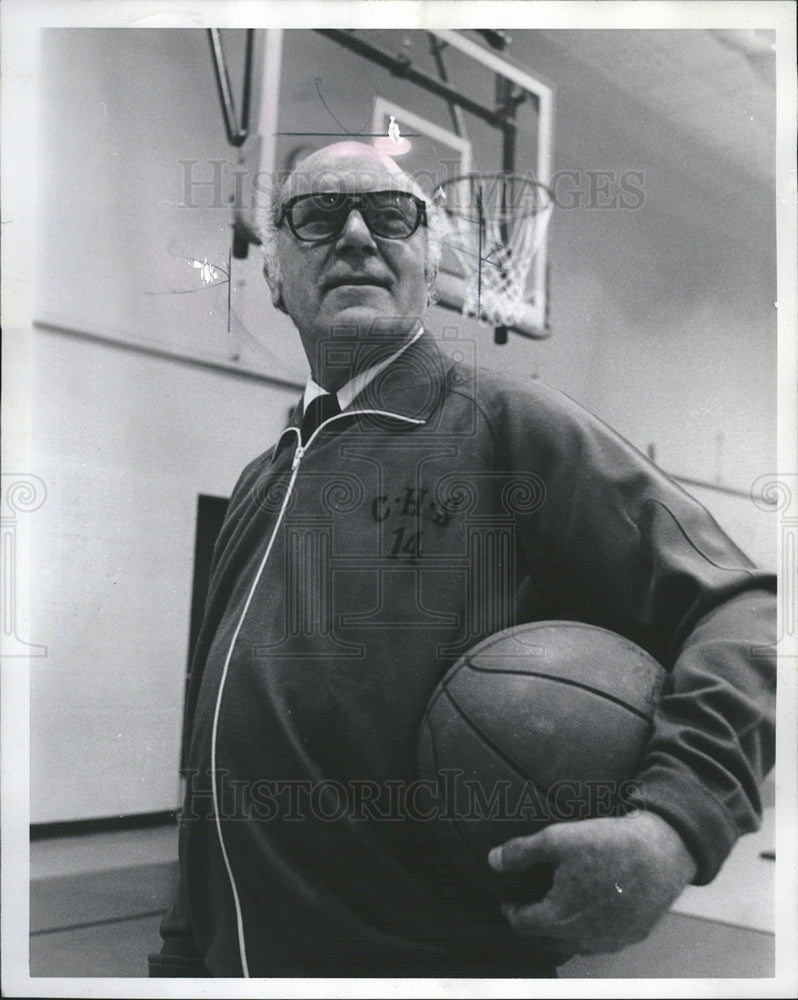 1977 Press Photo Saul &quot;Sally&quot; Nochtern, Former BU Star Now Ap at Clelsea High - Historic Images