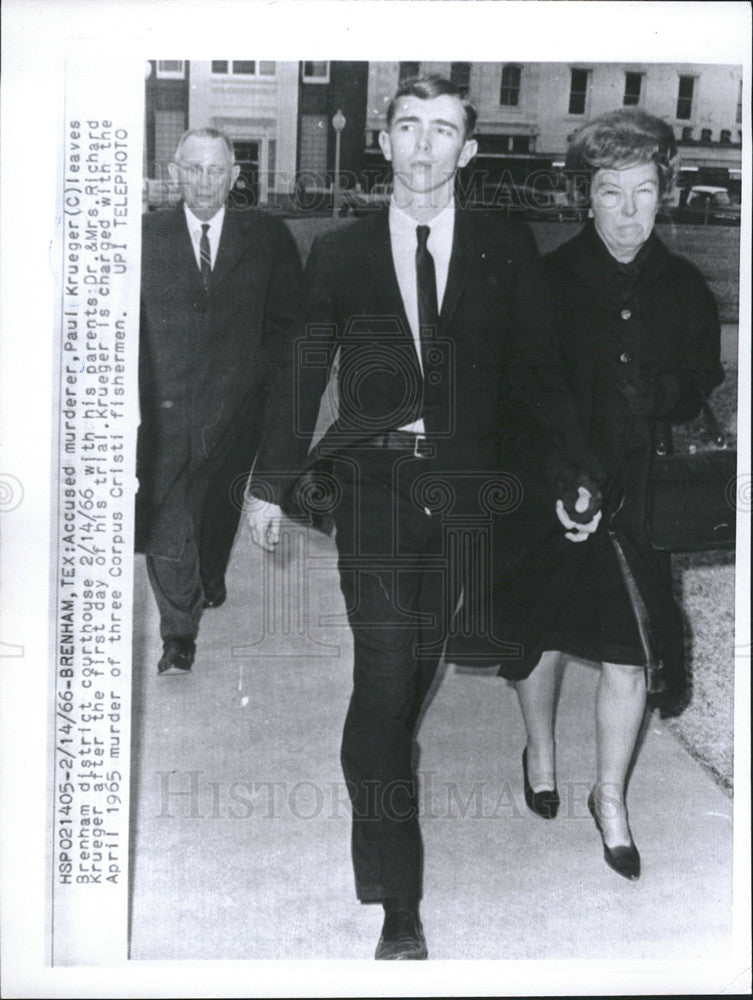 1966 Press Photo Accused Murder Paul Krueger Leaving Courthouse - Historic Images