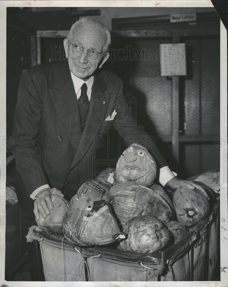 1948 Press Photo Postmaster E.J. Kruetgen Post Office Auction Coconuts - Historic Images