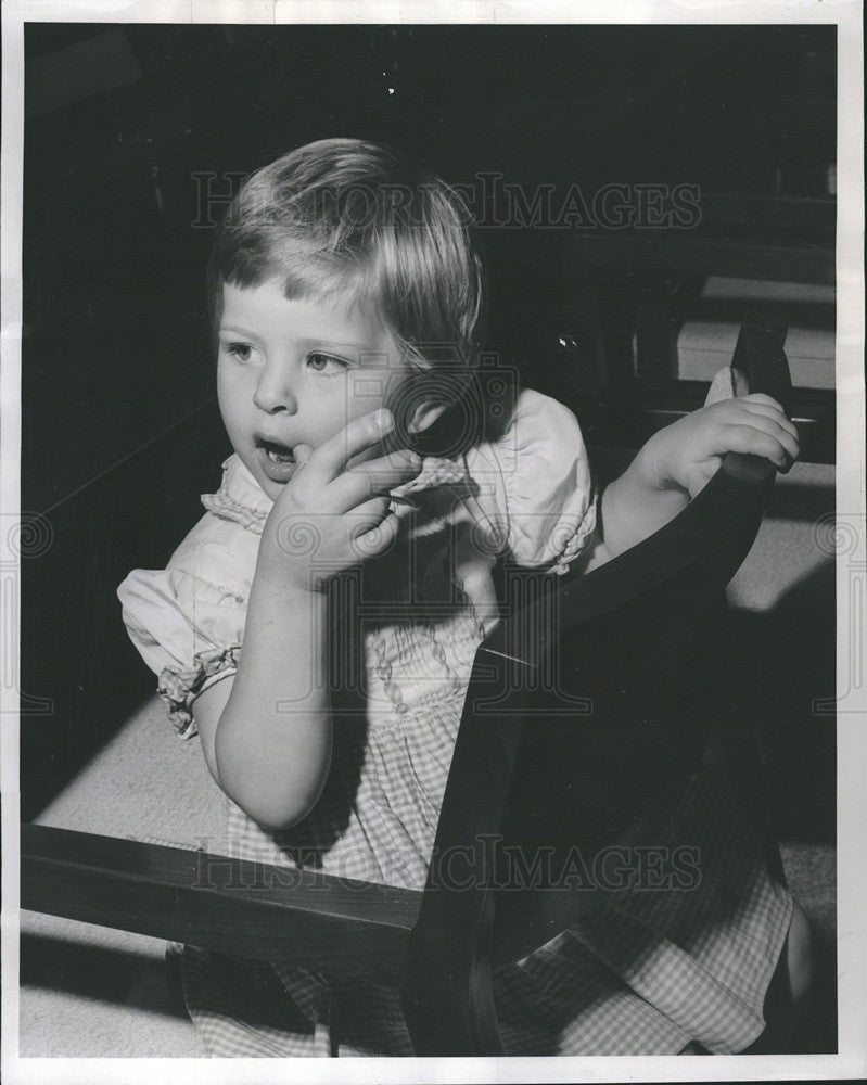 1962 Press Photo Doris Kurteff/Child/Hand Surgery - Historic Images