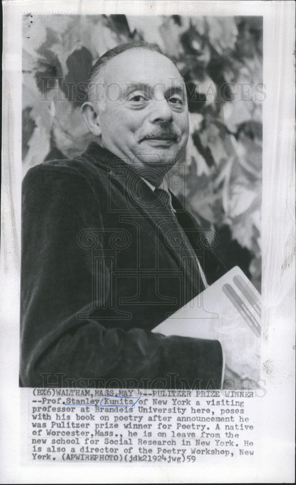 1962 Press Photo Stanley Kunitz Poet Poetry Book Pulitzer Prize New York - Historic Images