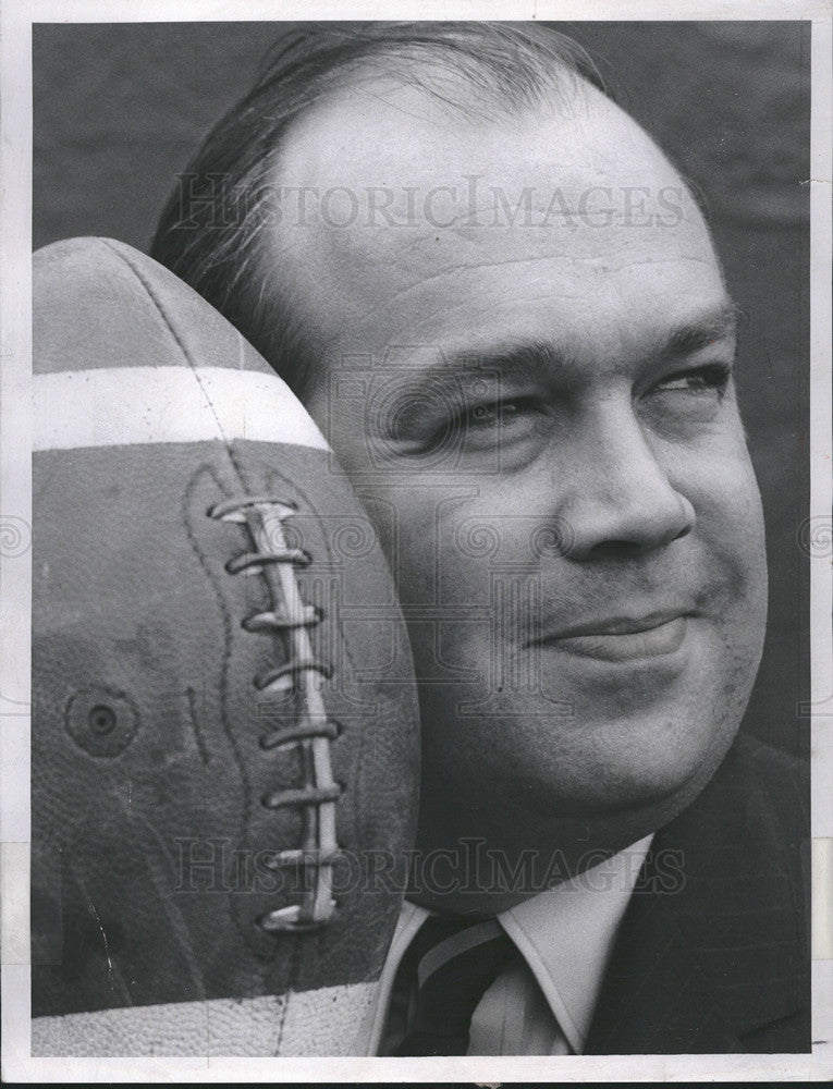 1969 Press Photo Charles Kuralt News Correspondent Football Narrator - Historic Images