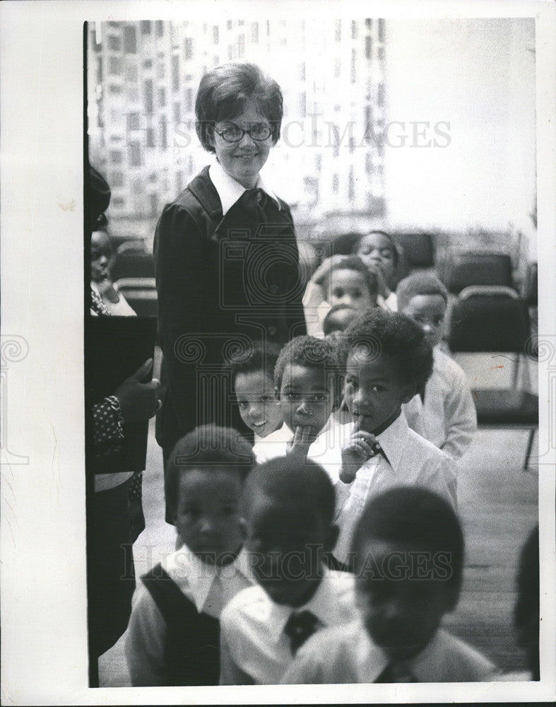 1975 Press Photo Sister Lorraine/Teacher/Holy Angels Roman Catholic School - Historic Images