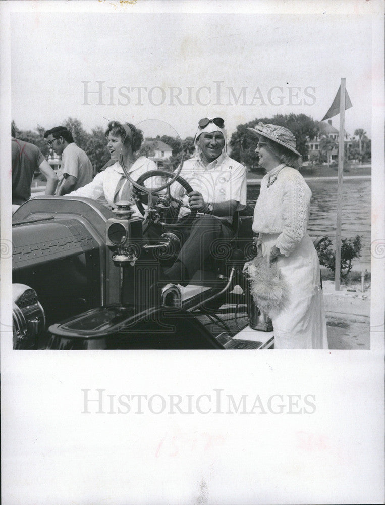 1970 Press Photo Vi And Sam Musick Mildred Tedesco Car Show Winners - Historic Images