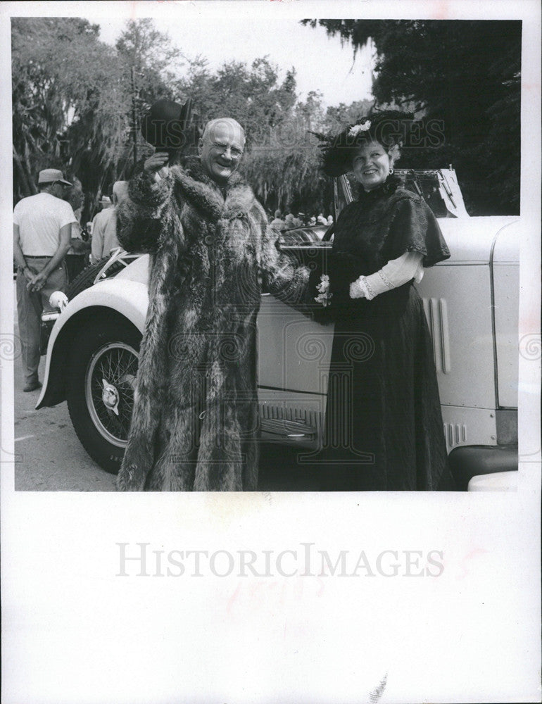 1970 Press Photo Chris Rusaw Holiday Mrs Herman Radue Tarpon Springs - Historic Images