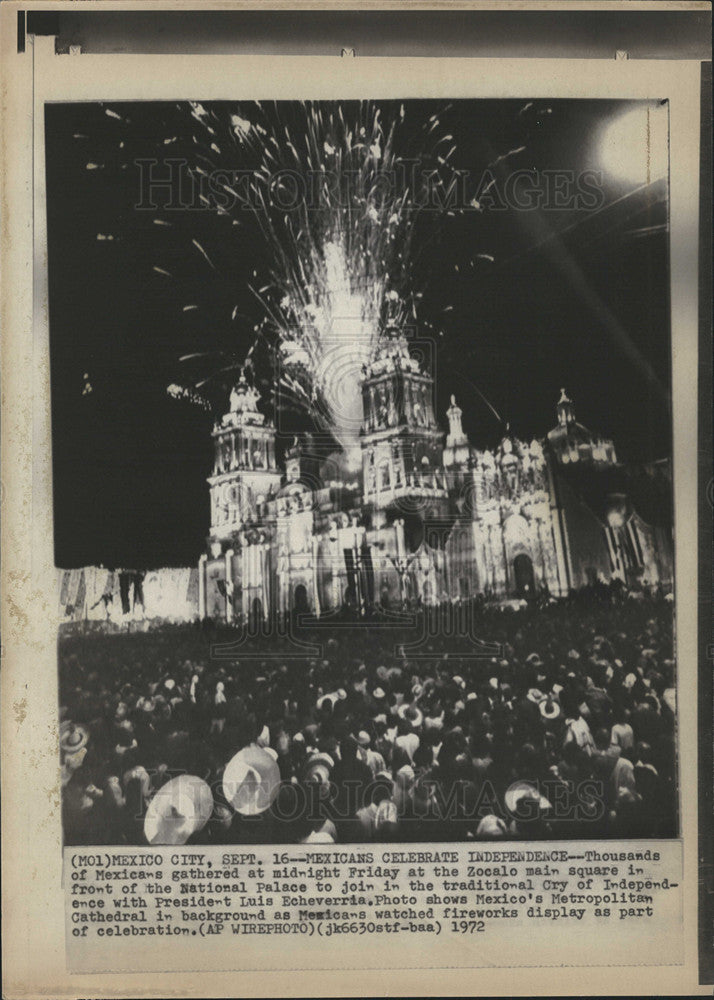 1972 Press Photo Metropolitan Cathedral Mexico Independence Celebration Firework - Historic Images