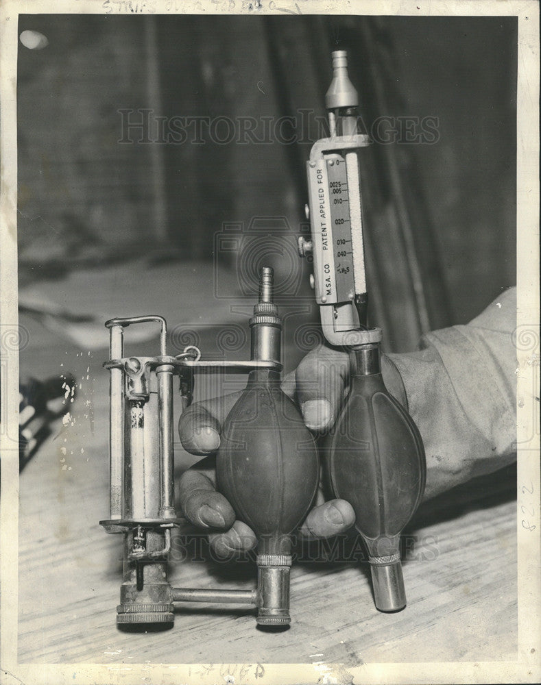 1939 Press Photo Groundhog Seventh Sense Device Measures Odorless Colorless Gas - Historic Images