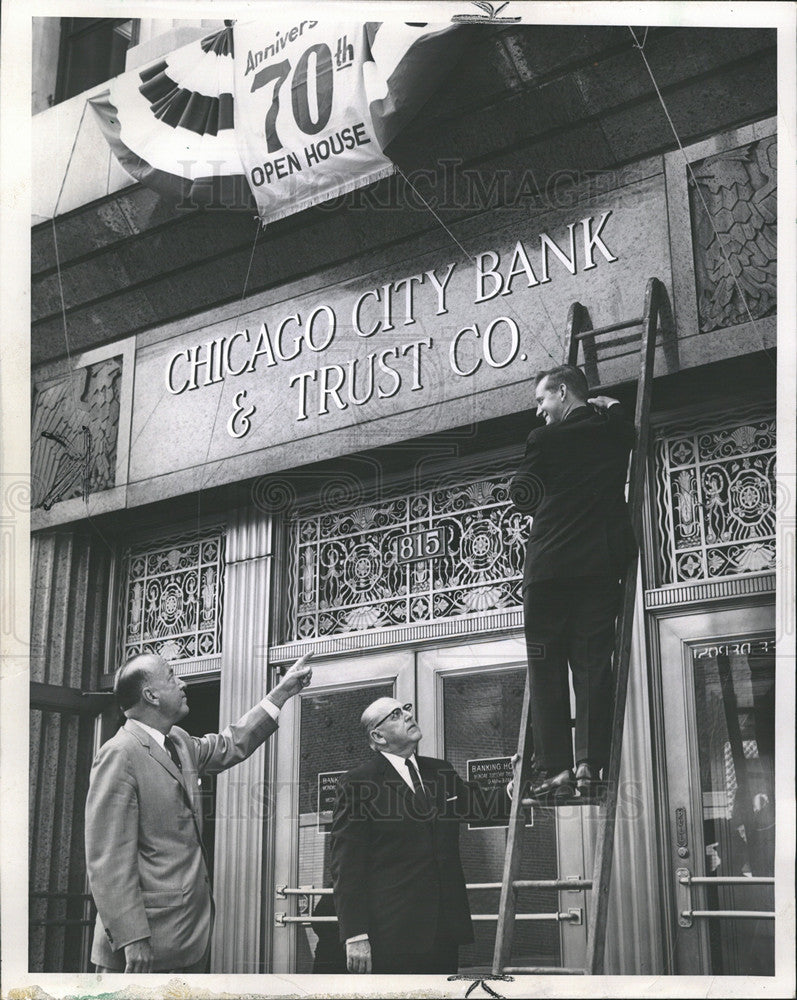 1963 Press Photo Chicago City Bank &amp; Trust Co Celebrating 70 Years - Historic Images