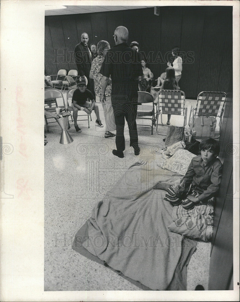 1972 Press Photo Child From Port St Joe in Shelter Due to Hurricane - Historic Images