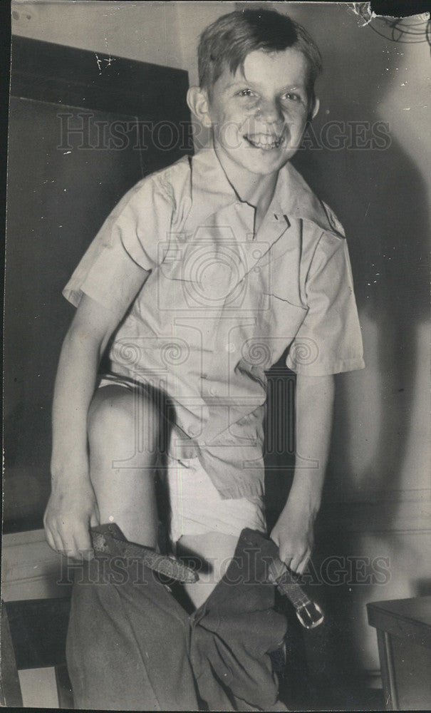 1945 Press Photo Italian War Orphan Natale Chris Piavello - Historic Images