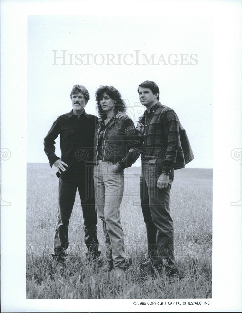 1987 Press Photo Kris Kristofferson, Christine Lahti &amp; Robert Urich in &quot;Amerika&quot; - Historic Images
