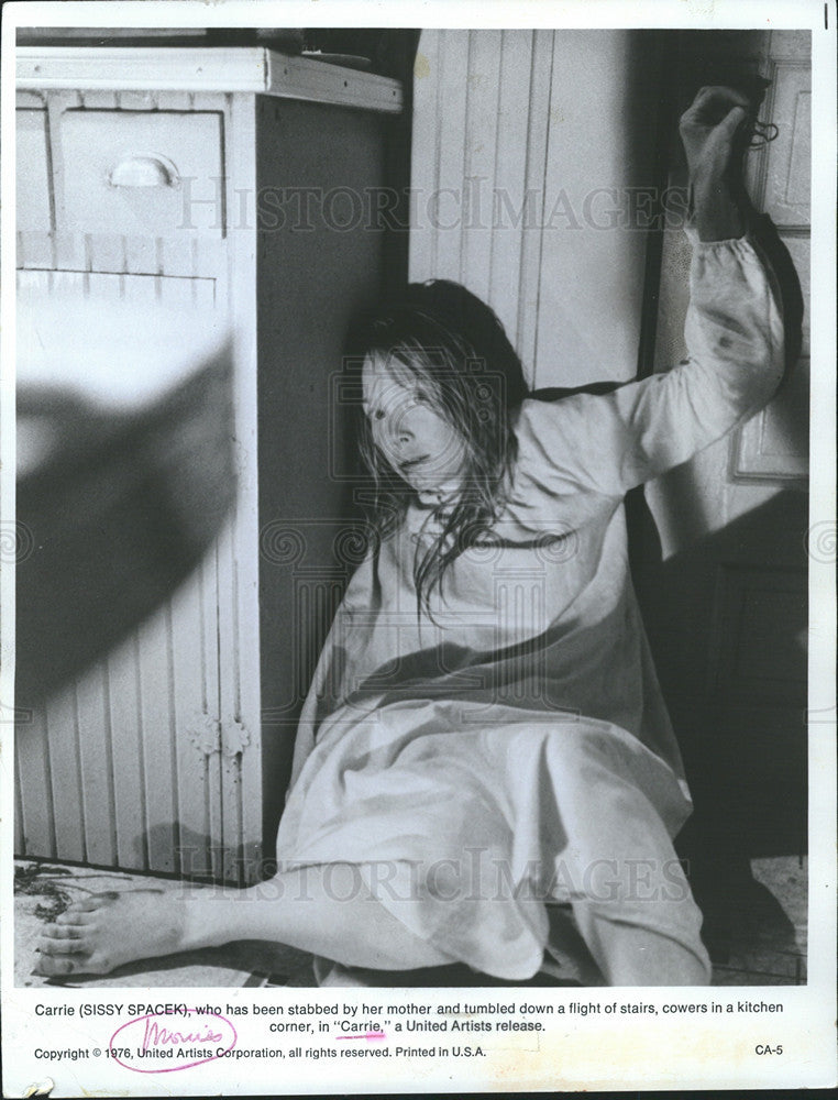 1976 Press Photo Actress Sissy Spacek In Stephen King Movie Carrie - Historic Images