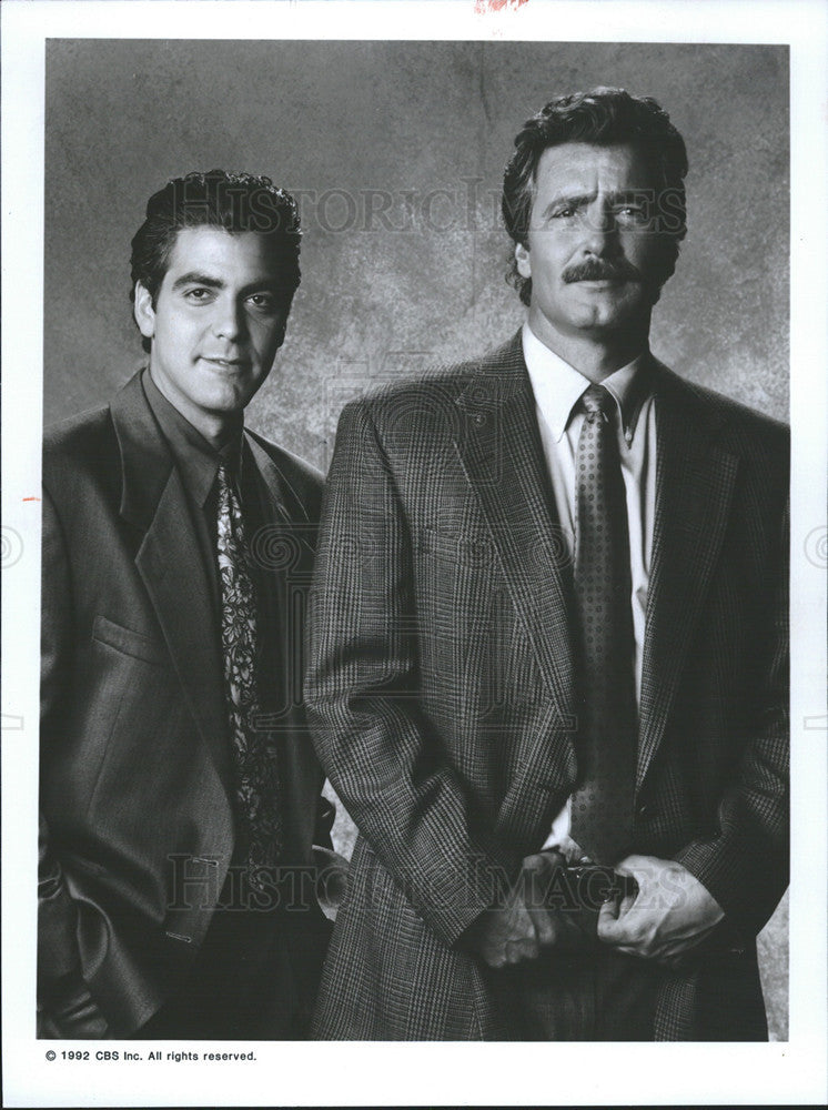 1992 Press Photo Lee Horsley &amp; George Clooney star in &quot;Bodies of Evidence&quot; - Historic Images