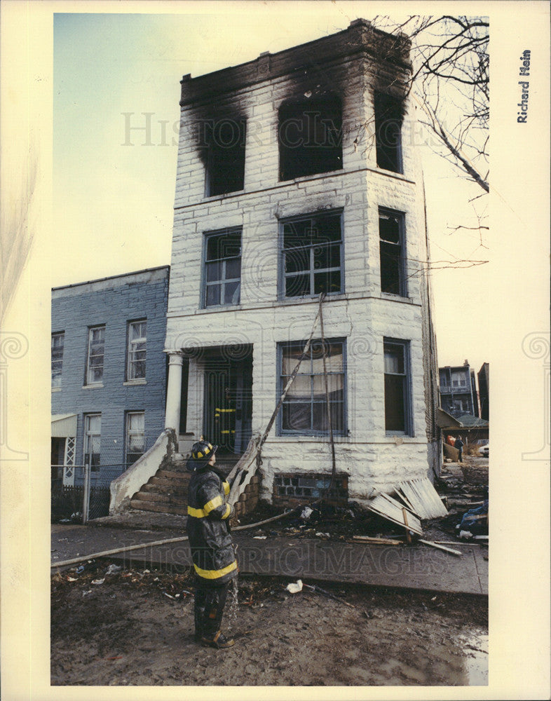 1991 Press Photo Firefighter After Fighting the Fire at 1509 N Talman Chicago - Historic Images