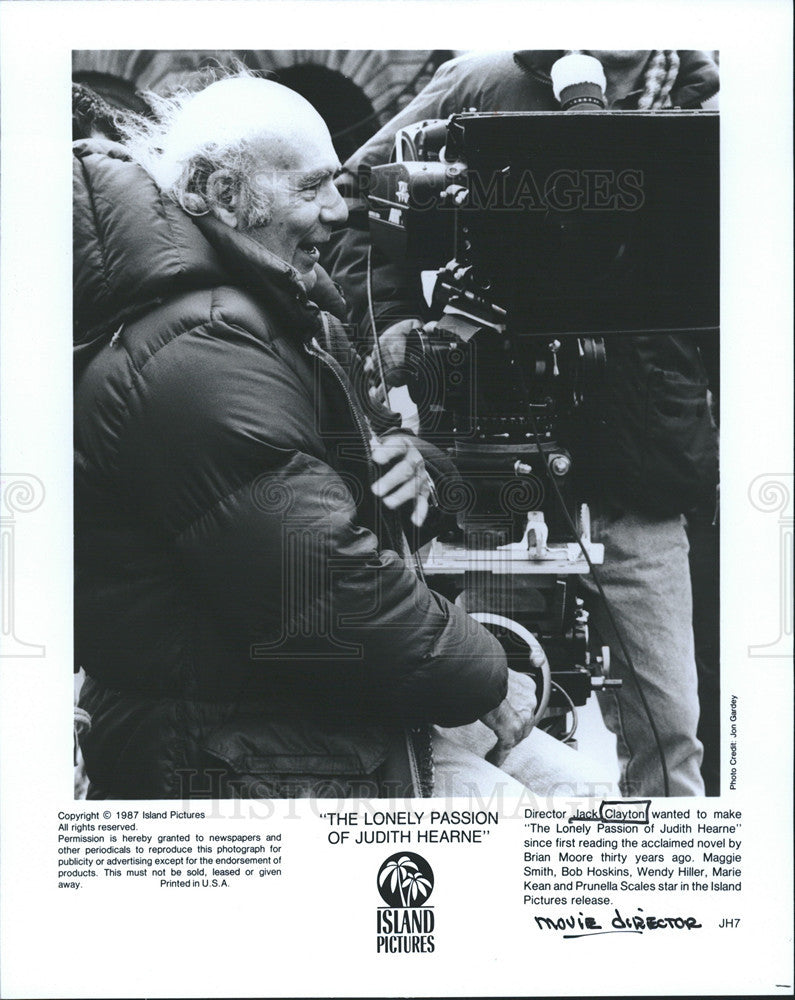 1987 Press Photo of film director Jack Clayton on set of &quot;The Lonely Passion.. - Historic Images