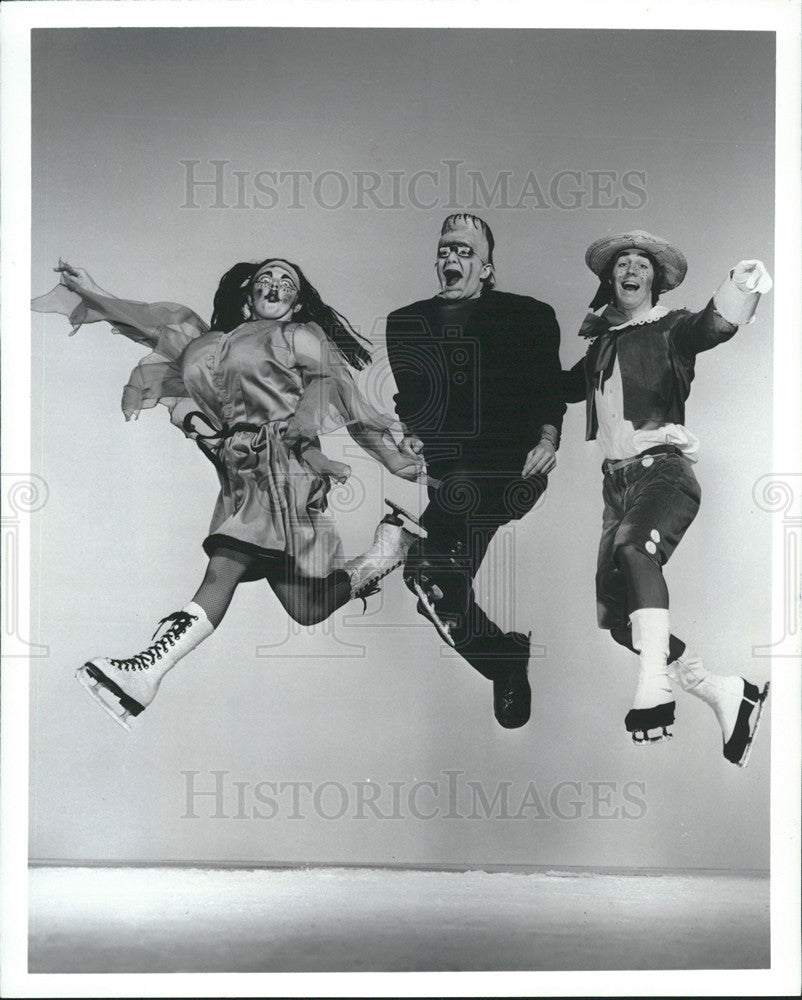 1974 Press Photo Ice Follies &quot;The Funsters&quot; Skating Comedy Shipstads &amp; Johnson - Historic Images