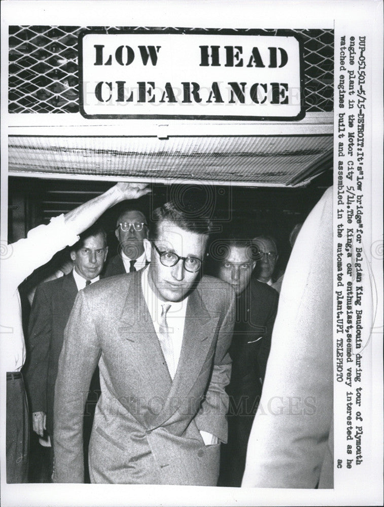 1959 Press Photo Belgian King Badouin on tour of engine plant in Detroit Mich - Historic Images