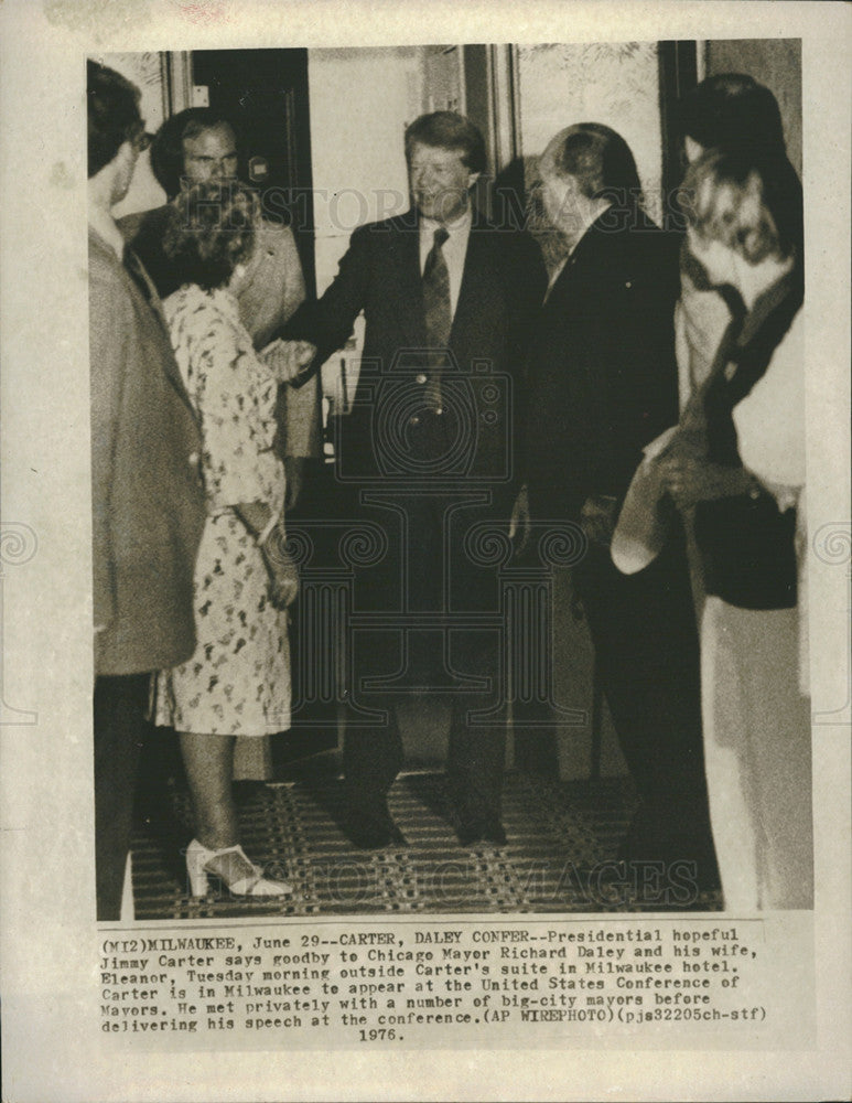 1976 Press Photo jimmy Carter,Mayor R Daley of Chicago - Historic Images