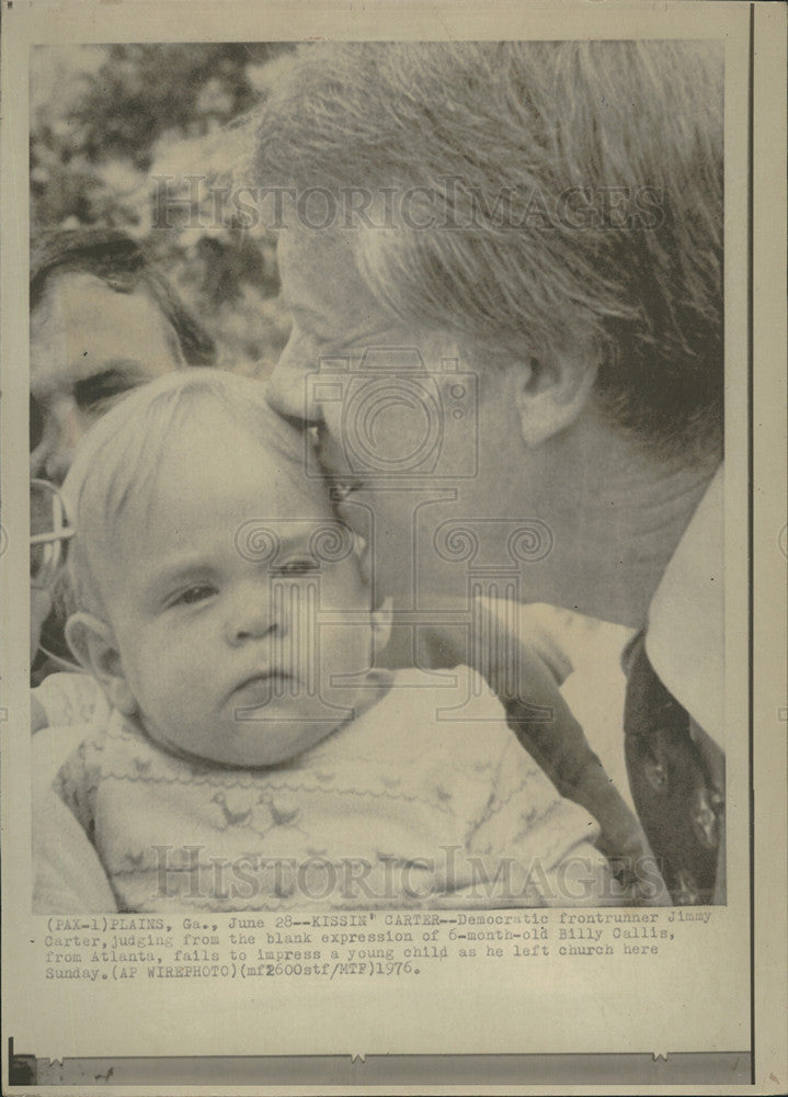 1976 Press Photo Jimmy Carter on campaign trail kisses a baby - Historic Images