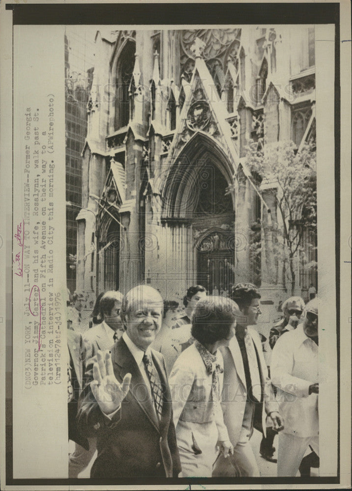 1976 Press Photo Jimmy Carter and wife Rosalynn bt St Patrick&#39;s Catherdral in NY - Historic Images