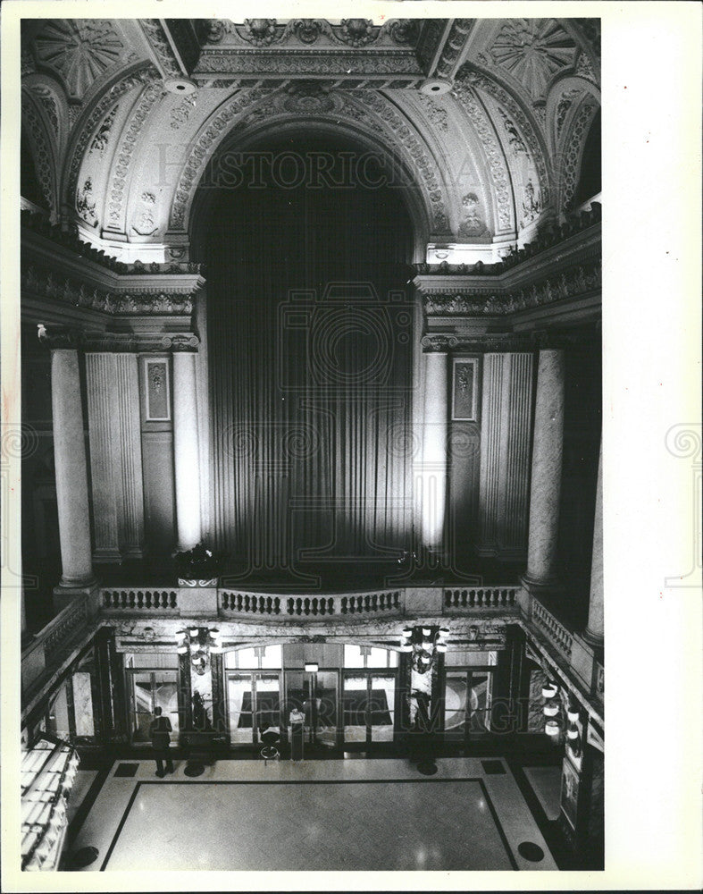 1984 Press Photo Chicago Theatre Lobby Ornate Interior Architecture And Design - Historic Images