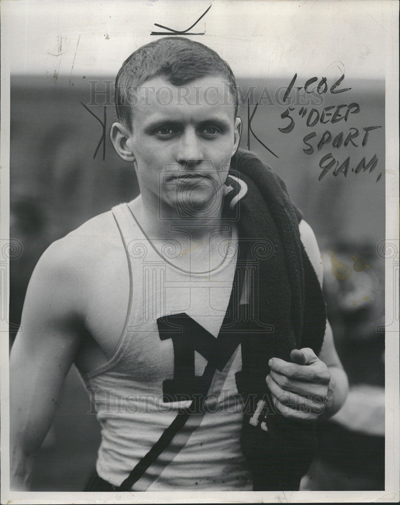 1939 Press Photo Warren Briedenbach in the 440 yard dash - Historic Images