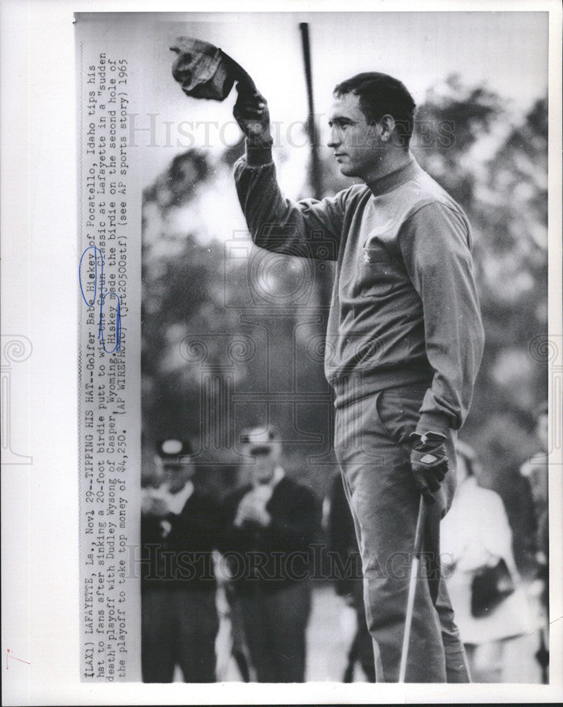 1965 Press Photo Babe Hiskey Tips Hat After Hitting Birdie At Golf Cajun Classic - Historic Images