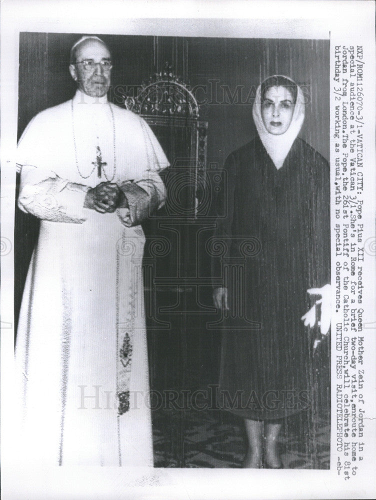 1957 Press Photo Pope Pius XII and Queen Mother Zein of Jordan in Vatican City - Historic Images
