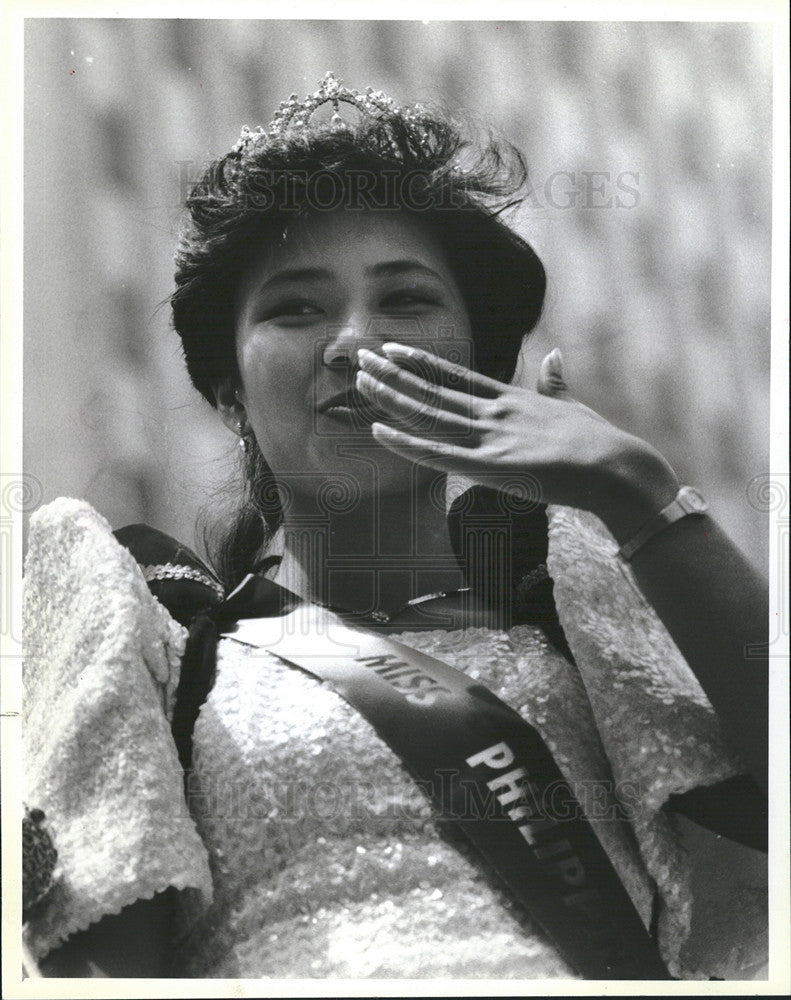 1984 Press Photo Miss Philipines Angel Beltran in parade in Chicago,Ill - Historic Images