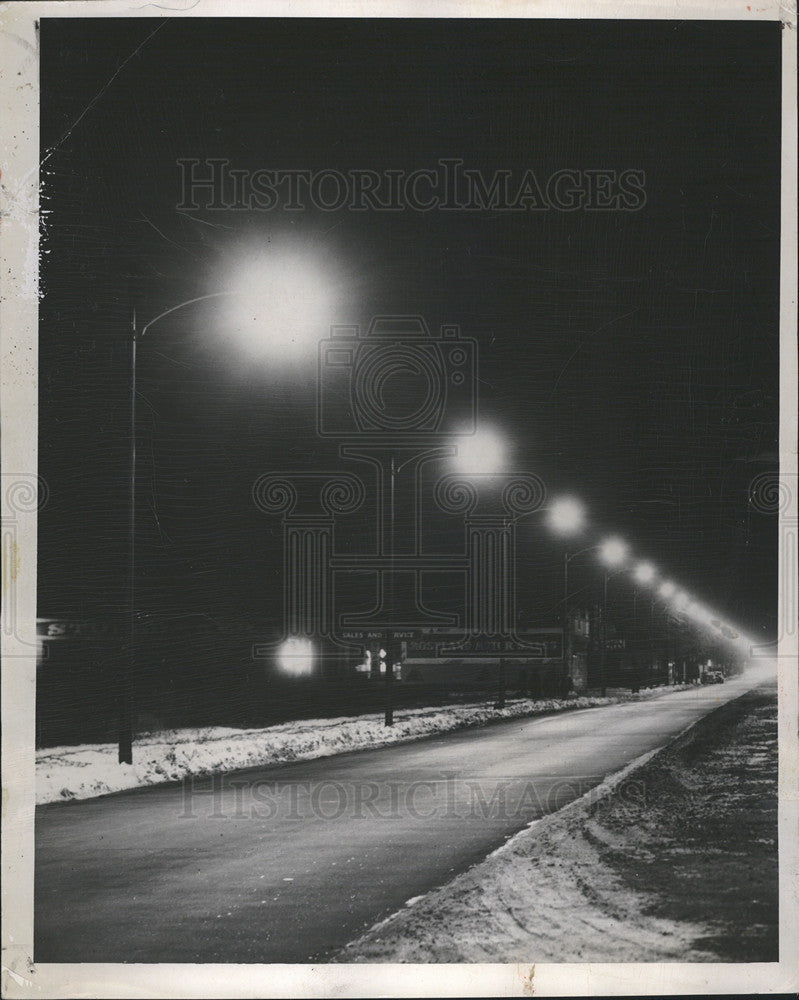 1951 Press Photo New Lighting Installed in Chicago on South Halsted St. - Historic Images