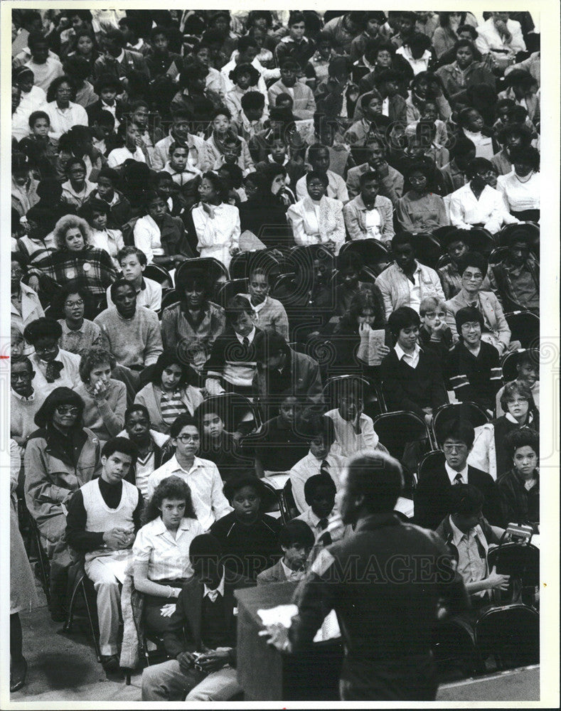 1983 Press Photo Chicago schools math & science rally and Astronaut Gulon Bluford - Historic Images