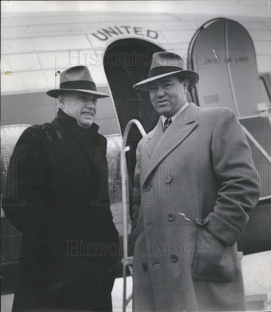 1942 Press Photo R.A. Nicholas with Jack Dempsey,former heavyweight box champ - Historic Images