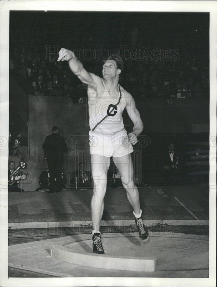 1942 Press Photo Al Blozis of Georgetown U new shotput record - Historic Images