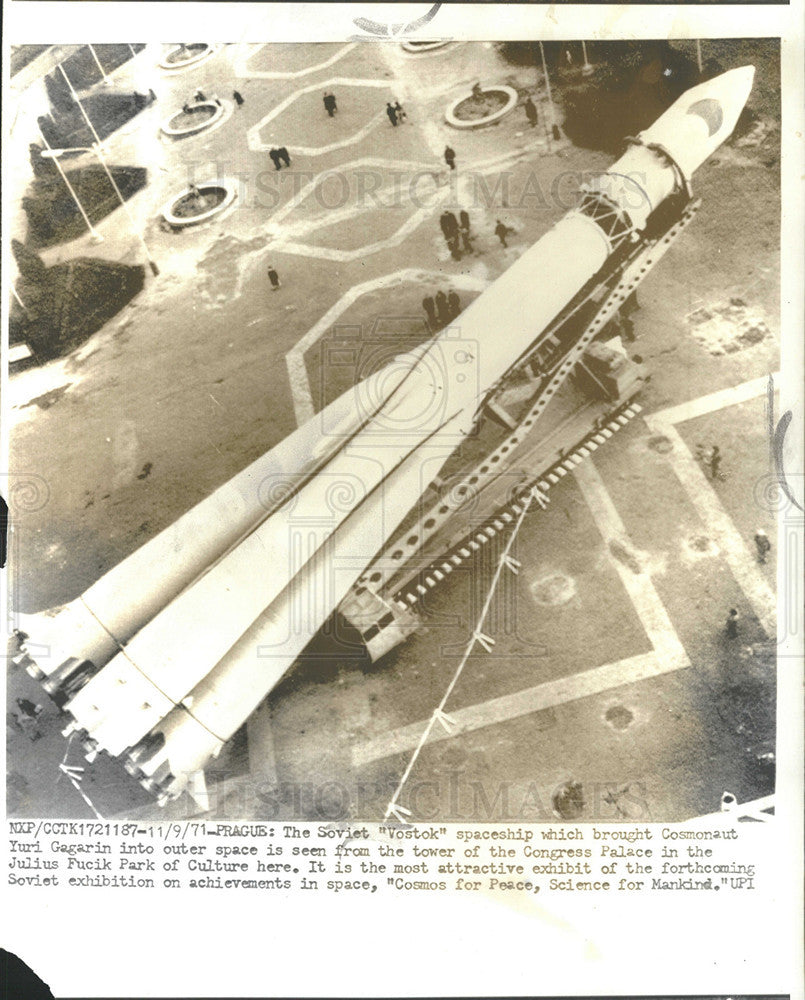 1971 Press Photo Soviet "Vostok" spaceship  on exhibit in Prague - Historic Images