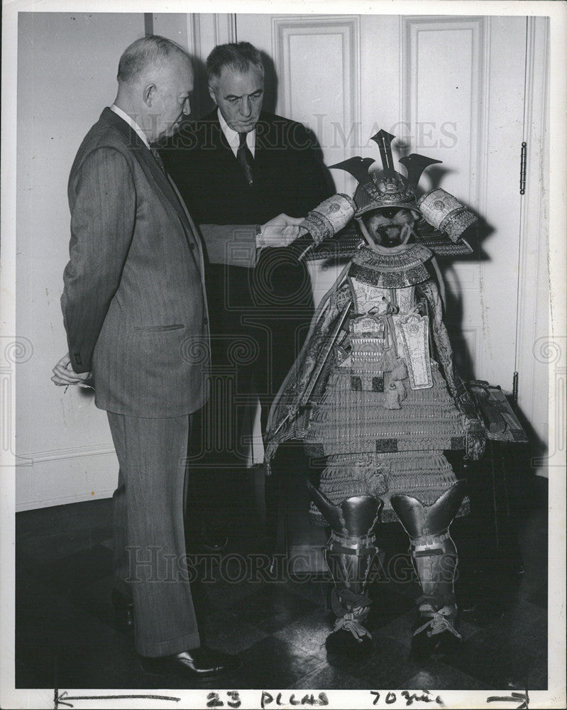 1954 Press Photo Ford Frick,Baseball comm. and President Eisenhower &amp; armor - Historic Images