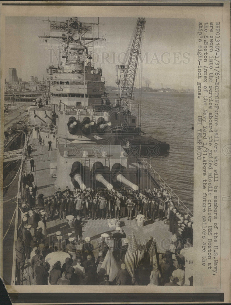 1967 Press Photo Future sailors in US Navy sworn in on deck of missle cruiser - Historic Images