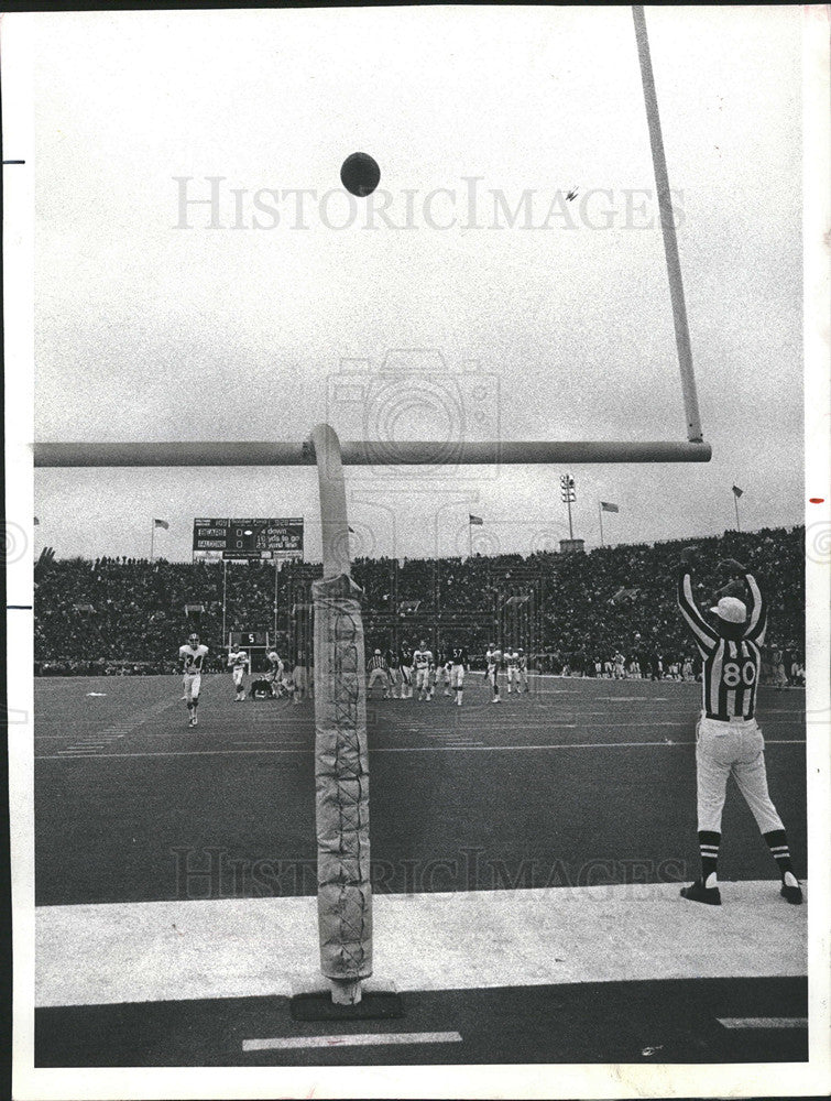 1977 Press Photo Bears and Vikings football - Historic Images