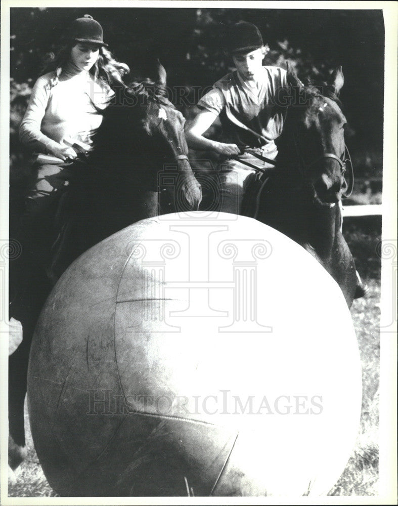 1979 Press Photo Apprentice Horse Breeders in Czechoslovakia Playing Pushball - Historic Images