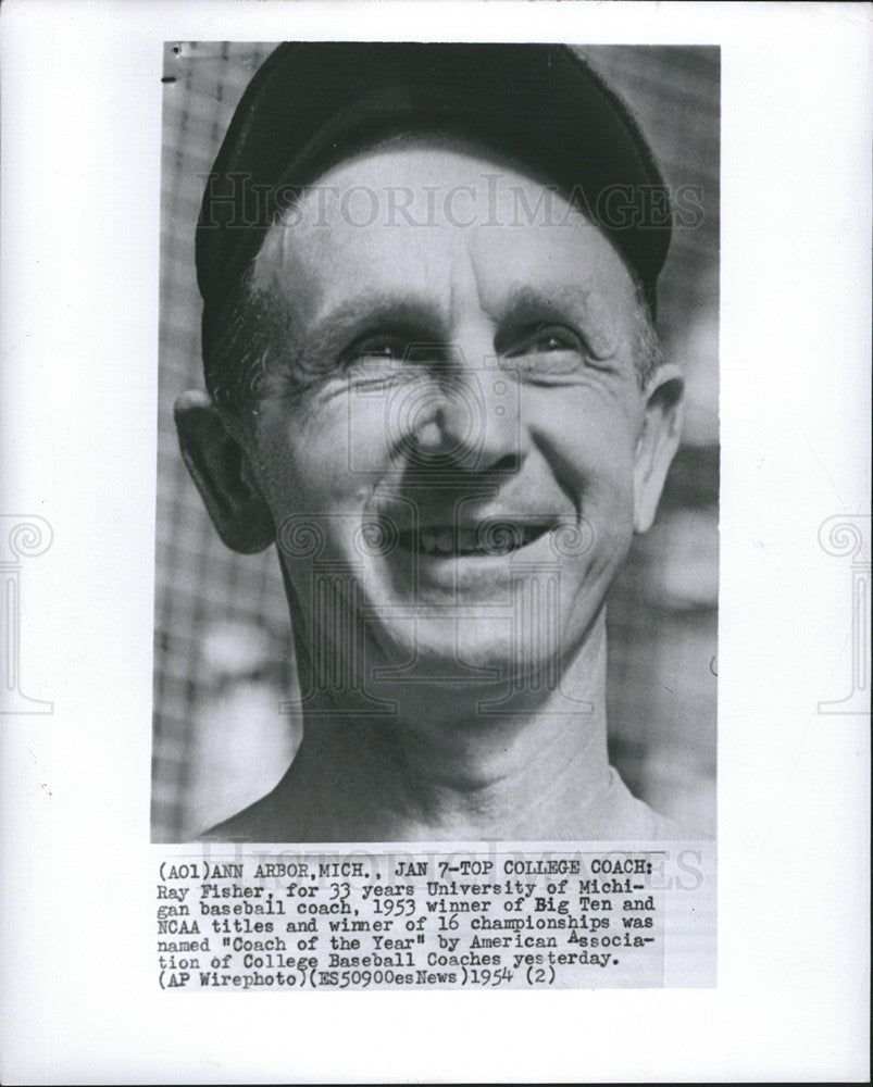 1954 Press Photo Top College coach Ray Fisher of U of Mich - Historic Images