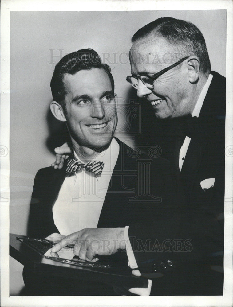 1954 Press Photo Walter Davis/World High Jump Record/Olympics/Edwin Pollock - Historic Images