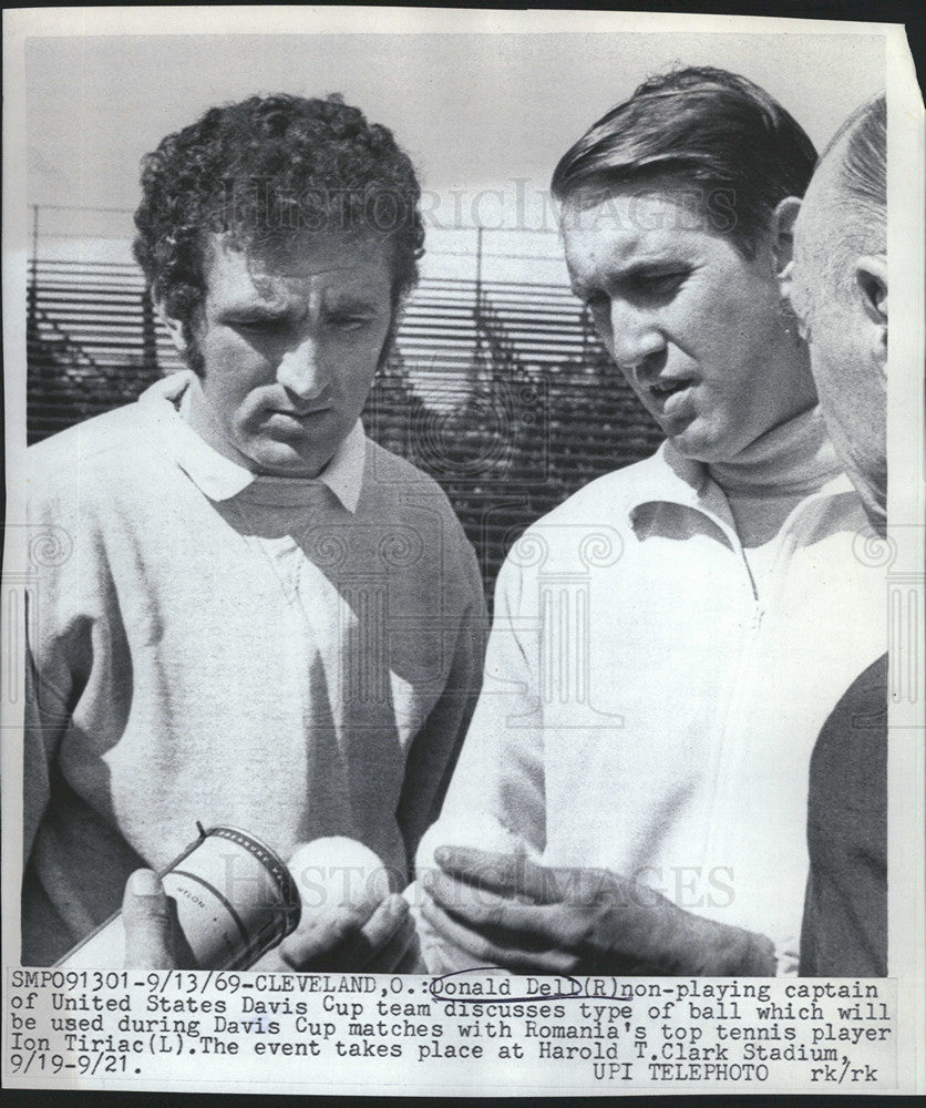 1969 Press Photo Donald Dell capt of US Davis Cup team Ian Tiriac - Historic Images