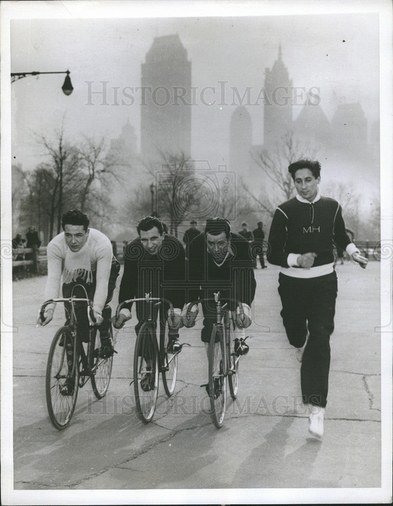 1949 Press Photo French trackstar Marcel Hansenne and H Subatis,F Grauss,APousse - Historic Images